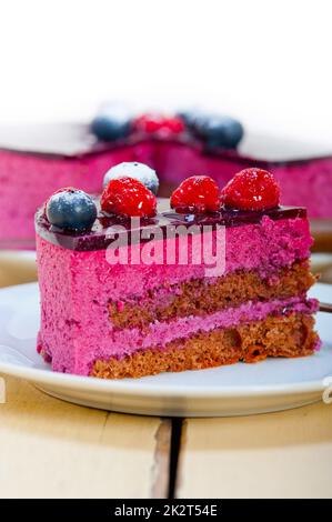 Gâteau aux bleuets et framboises dessert mousse Banque D'Images