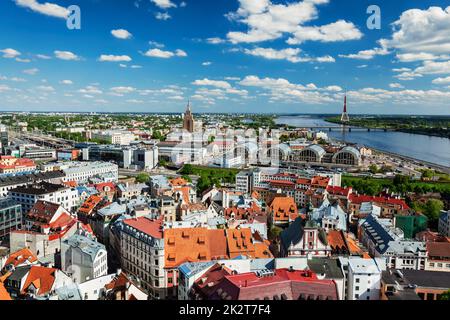 Vue aérienne de Riga depuis St. Eglise Pierre, Riga, Lettonie Banque D'Images