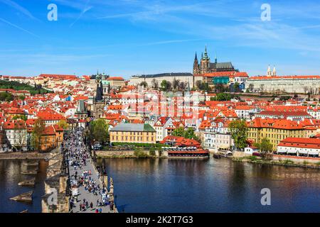 Vue sur Mala Strana, le pont Charles et le château de Prague depuis le Vieux Banque D'Images