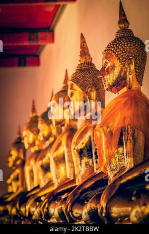 Statues de Bouddha assis, en Thaïlande Banque D'Images