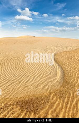 Lever du soleil sur les dunes de sable blanc Banque D'Images