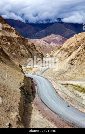 Srinagar Leh route nationale NH-1 dans les Himalaya. Le Ladakh, Inde Banque D'Images