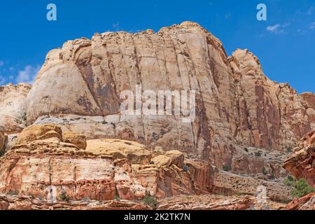 Falaises vertiginantes dans un Desert Canyon Banque D'Images