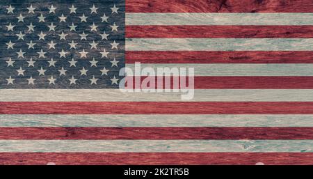 Drapeau américain sur fond de bois. Drapeau national des États-Unis d'Amérique. 4th du contexte de juillet. Les étoiles et les rayures. Le bandeau en étoile. Emblème du drapeau des États-Unis. Symbole national et enseigne. Banque D'Images