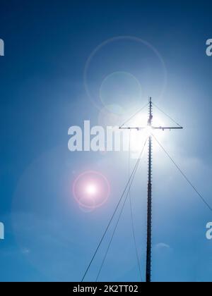 Le mât de la radio dans la lentille du feu arrière s'allume en bas Banque D'Images