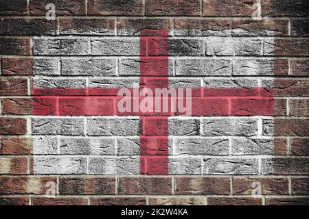 Drapeau de l'Angleterre sur un mur de briques historique Banque D'Images