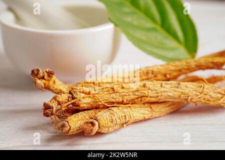 Ginseng, herbe végétale séchée.Alimentation saine alimentation d'exportation célèbre dans le pays de Corée. Banque D'Images