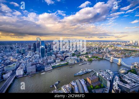 vue panoramique sur la ville de londres au coucher du soleil Banque D'Images