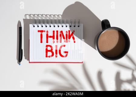Écriture affichage de texte penser grand. Concept d'affaires pour planifier quelque chose de haute valeur pour ceux eux-mêmes ou pour la préparation -47648 Banque D'Images