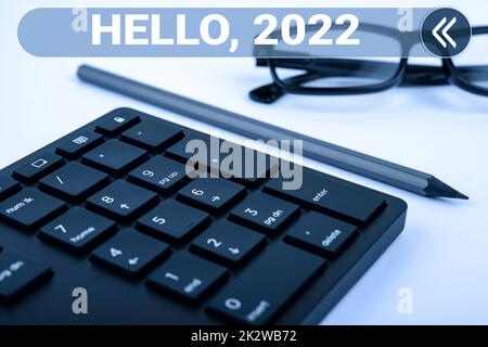 Inspiration montrant le signe Hello 2022. Mot pour expression ou geste de message d'accueil répondant au téléphone ordinateur clavier et symbole.support d'information pour communication. Banque D'Images