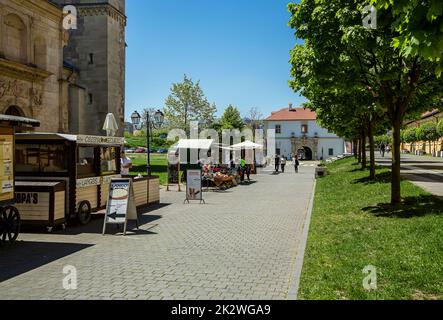 ALBA IULIA, ALBA, ROUMANIE - 11 MAI 2021 : zone commerciale de la Citadelle d'Alba Carolina, Alba Iulia, Transylvanie, Roumanie Banque D'Images