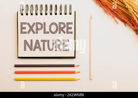 Écriture Affichage du texte Explorer la nature. Approche commerciale Réserve Camping conservation expédition Safari parc flashy fournitures de bureau scolaire, enseignement Collections d'apprentissage, Outils d'écriture Banque D'Images