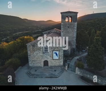 La chapelle Sainte-Foy de Mirande est située à Mirande, dans le département de la Drôme en France. Banque D'Images