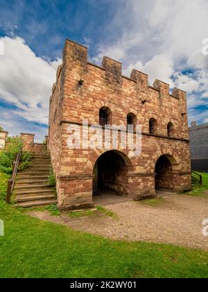 Porte reconstruite vers le fort romain (Mamucium), aujourd'hui parc du patrimoine urbain Castlefield de Manchester. ROYAUME-UNI Banque D'Images