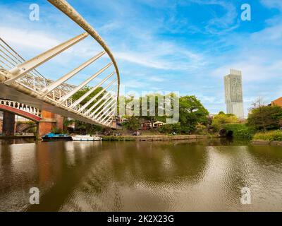 Merchant's Bridge sur le canal de Bridgewater avec la Tour Beetham au loin. Manchester. ROYAUME-UNI Banque D'Images