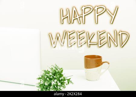 Écriture affichage du texte Happy Weekend. Approche d'affaires gaie repos jour heure de l'absence de travail de bureau passer des vacances rangement espace de travail, rédaction Outils de bureau équipement, Smart Office Banque D'Images