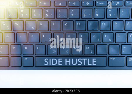 Texte montrant inspiration Side Hustle. Business concept Way faites un peu d'argent supplémentaire qui vous permet de choisir le clavier d'ordinateur et Symbol.information Medium pour la communication. Banque D'Images