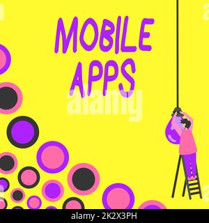 Écriture affichage de texte applications mobiles. Concept signifie que les petits programmes sont conçus pour fonctionner sur des téléphones comme l'App Store ou l'homme d'affaires de l'App Store pose d'échelle ampoule de fixation générant de nouvelles idées futuristes. Banque D'Images