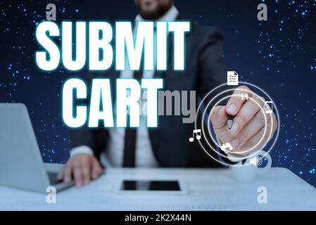 Affiche manuscrite soumettre le chariot. Photo conceptuelle envoi de la liste d'achat des articles en ligne procéder à la caisse homme d'affaires en costume tenant le stylo représentant la pensée novatrice. Banque D'Images