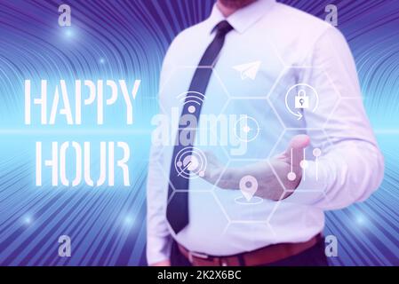 Texte montrant l'inspiration Happy Hour. Mot écrit sur passer du temps pour des activités qui vous fait vous détendre pour un temps d'homme d'affaires en costume tenant la paume ouverte symbolisant un travail d'équipe réussi. Banque D'Images