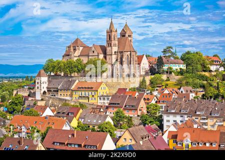 Ville historique de la cathédrale de Breisach et vue sur les toits Banque D'Images