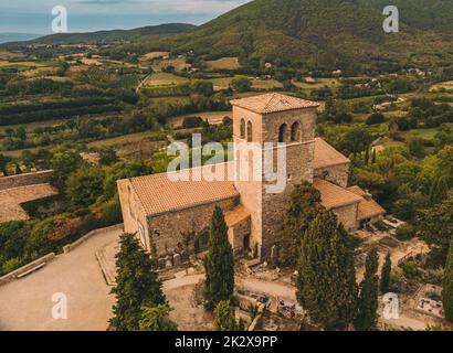 La chapelle Sainte-Foy de Mirande est située à Mirande, dans le département de la Drôme en France. Banque D'Images