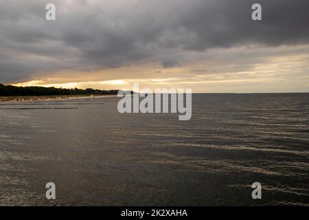 Le point de vue de la nouvelle jetée de Koserow vers Zempin/Zinnowitz Banque D'Images