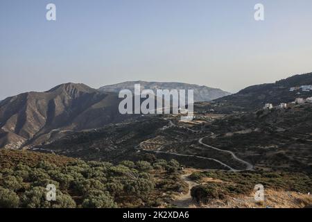 Karpathos, Grèce. 11th août 2021. Vue des genres sur les sommets de l'île de Karpathos. Karpathos est la deuxième plus grande île du complexe grec Dodécanèse, dans le sud-est de la mer Égée. L'île de Karpathos conserve toujours son mode de vie traditionnel, comme le village 'Olympos', où les autochtones portent encore les costumes traditionnels. (Photo de Maria Makraki/SOPA Images/Sipa USA) crédit: SIPA USA/Alay Live News Banque D'Images