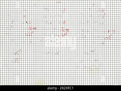 Haute résolution utilisée, lignes épaisses usées papier à carreaux texture papier numérisation d'arrière-plan avec taches de couleur de l'écriture avec des marqueurs, papier peint vieux papier d'école abîmé avec espace de copie pour le texte Banque D'Images