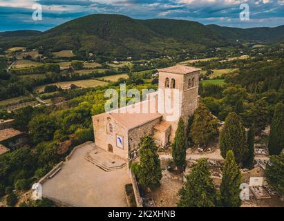 La chapelle Sainte-Foy de Mirande est située à Mirande, dans le département de la Drôme en France. Banque D'Images