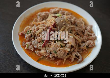 Salade de porc hachée épicée, purée de porc hachée et épicée, cuisine thaïlandaise Banque D'Images