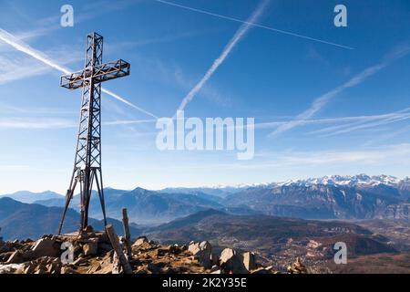 Paysage depuis la partie supérieure de montage de Costalta. Panorama des Alpes italiennes Banque D'Images