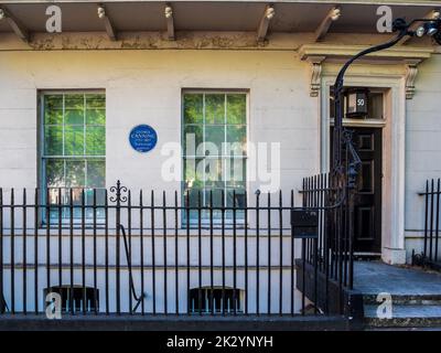 Blue plaque George Canning au 50 Berkeley Square Londres - Inscription - GEORGE CANNING 1770-1827 hommes d'État ont vécu ici. Plaque bleue GLC 1979. Banque D'Images