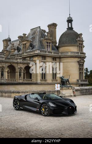 Chantilly, France. 23rd septembre 2022. Bugatti W16 Mistral lors de l'édition 6th de Chantilly Arts & Elegance - Richard mille au domaine du Château de Chantilly, de 24 septembre au 25, 2025, à Chantilly, France - photo Antonin Vincent / DPPI crédit: DPPI Media / Alamy Live News Banque D'Images