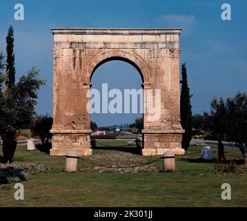 ARCO DE BARA ERIGIDO POR EL GENERAL LUCIO LICINIO SURA ENTRE LOS AÑOS 102 Y 107 - VIA AUGUSTA. LIEU: ARCO DE TRIUNFO. RODA DE BARA. TARRAGONE. ESPAGNE. Banque D'Images