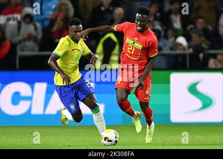 Le Havre, France. 23rd septembre 2022. LE HAVRE - (lr) Vinicius junior du Brésil, Idrissu Baba du Ghana lors du match international amical entre le Brésil et le Ghana au Stade Oceane sur 23 septembre 2022 au Havre, France. ANP | Dutch Height | Gerrit van Keulen Credit: ANP/Alay Live News Banque D'Images