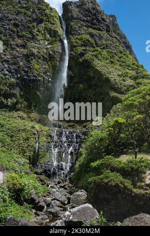 Portugal, Açores, Cascata do Poco do Bacalhau cascade sur l'île de Flores Banque D'Images