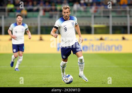 Milan, Italie. 23rd septembre 2022. Italie, Milan, sept 23 2022: Harry Kane (attaquant de l'Angleterre) conduit à la zone de pénalité dans la première moitié pendant le match de football ITALIE contre ANGLETERRE, UNL, Ligue A Group3 day5, stade San Siro (photo de Fabrizio Andrea Bertani/Pacific Press) crédit: Pacific Press Media production Corp./Alay Live News Banque D'Images