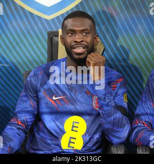 Milan, Italie. 23rd septembre 2022. Italie, Milan, sept 23 2022: Fikayo Tomori (défenseur d'Angleterre) assis dans le banc pendant le match de football ITALIE contre ANGLETERRE, UNL, Ligue A Group3 day5, San Siro stade (Credit image: © Fabrizio Andrea Bertani/Pacific Press via ZUMA Press Wire) Credit: ZUMA Press, Inc./Alay Live News Banque D'Images