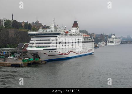 STOCKHOLM, SUÈDE - 29 AOÛT 2016 : ferry de croisière « Cendrillon » à l'embarcadère, le matin d'août, à la mode Banque D'Images