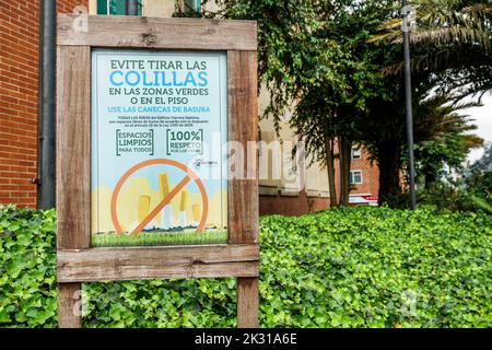 Bogota Colombie,Chapinero Norte Avenida Carrera 7,signe d'aménagement paysager langue espagnole ne jetez pas de mégots de cigarettes maintenir l'espace propre,colombien Colomb Banque D'Images