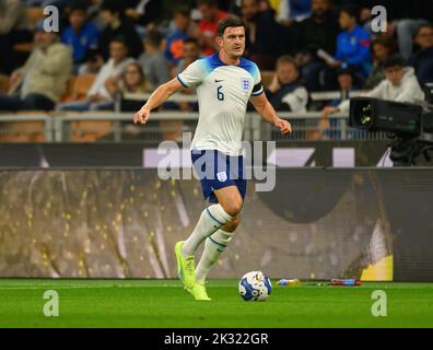 23 septembre 2022 - Italie / Angleterre - Ligue des Nations de l'UEFA - Groupe 3 - Harry Maguire de San Siro Angleterre pendant le match de la Ligue des Nations de l'UEFA contre l'Italie. Image : Mark pain / Alamy Live News Banque D'Images