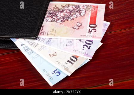 L'argent de l'Irlande du Nord - des livres dans le portefeuille noir Banque D'Images