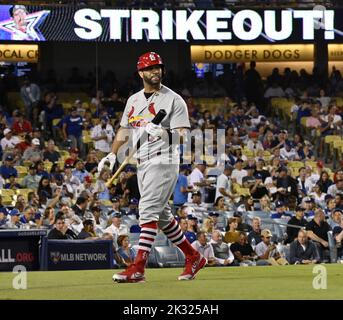 Los Angeles, États-Unis. 23rd septembre 2022. Le slugger Albert Pujols des Cardinals de Saint-Louis frappe pendant le premier repas contre les Dodgers de Los Angeles au stade Dodger de Los Angeles vendredi, 23 septembre 2022. Photo de Jim Ruymen/UPI crédit: UPI/Alay Live News Banque D'Images