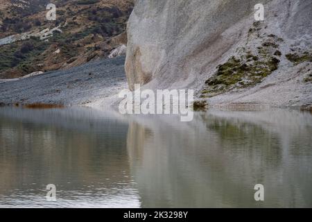 Rochers à Blue Lake, St Bathans, Central Otago. Banque D'Images