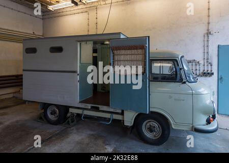 Bautzen: Truck Barkas B1000 pour le transport des prisonniers, en prison Bautzen Memorial, lieu de mémoire pour les victimes des deux prisons Bautzen I et Banque D'Images