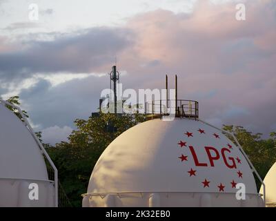 Réservoir de stockage GPL. Réserves de gaz Banque D'Images