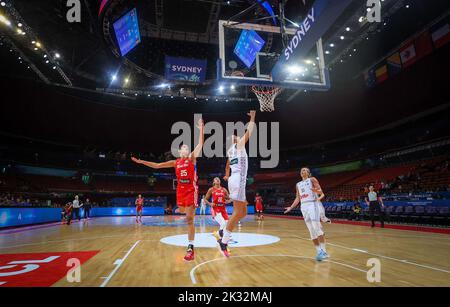 Sydney, Australie. 24th septembre 2022. Hind Ben Abdelkader en Belgique se bat pour le ballon lors d'un match entre les chats belges et Porto Rico, à Sydney, en Australie, le samedi 24 septembre 2022, troisième match des chats du groupe A à la coupe du monde de basket-ball féminin FIBA. L'édition 19th de la coupe du monde de basket-ball 2022 de la FIBA pour Femme se déroule du 22 septembre au 01 octobre à Sydney, en Australie. BELGA PHOTO VIRGINIE LEFOUR crédit: Belga News Agency/Alay Live News Banque D'Images