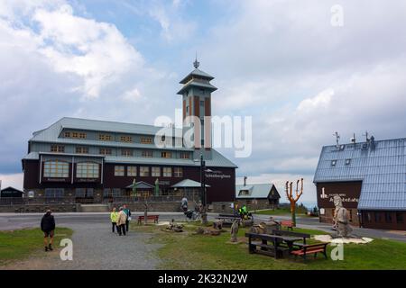 Oberwiesenthal: Hôtel et restaurant Fichtelberghaus à la montagne Fichtelberg à Erzgebirge, Ore montagnes, Sachsen, Saxe, Allemagne Banque D'Images