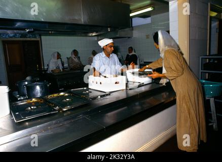 Sikh femmes préparer Langar Sri Guru Singh Sabha Angleterre Banque D'Images